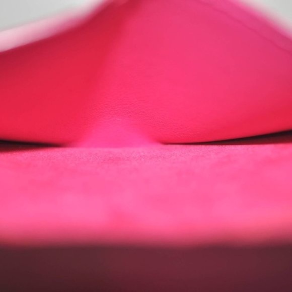 Louis Vuitton Monogram Folio iPhone 7/8 Case (M61906)*** - Picture 6 of 11